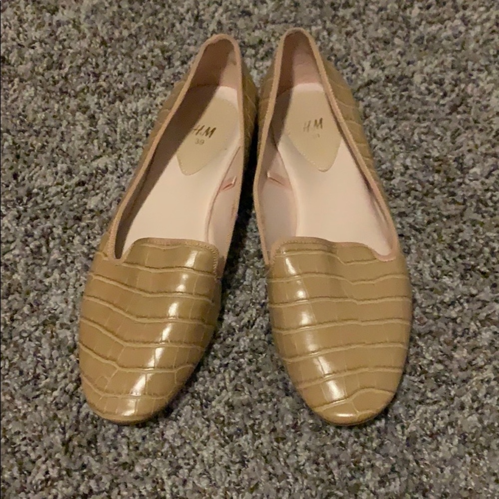 H&M tan flats